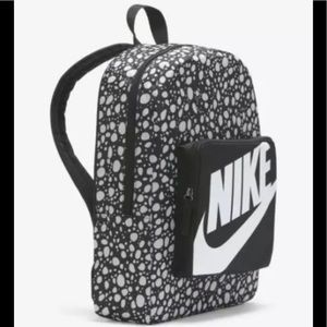 NIKE Classic BACKPACK School BAG Gym UNISEX Mini BLACK WHITE CU8966-010 NWT NEW